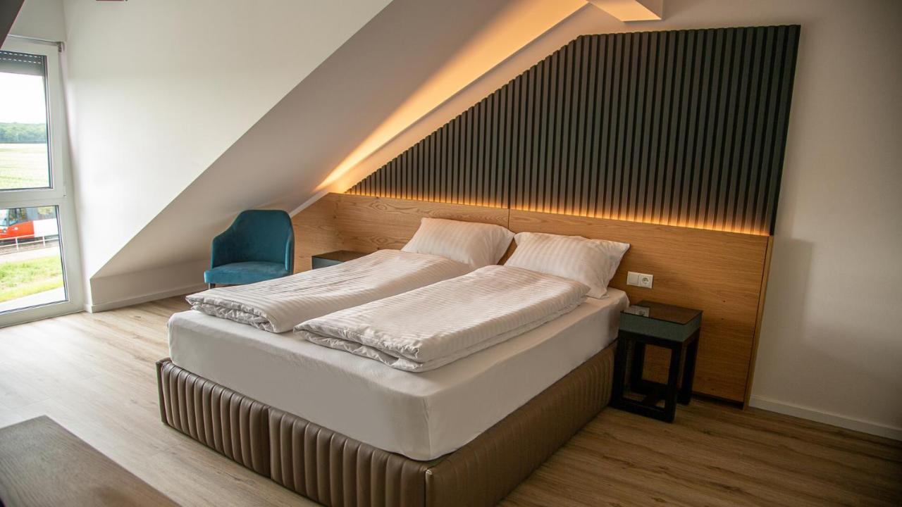 בורנהיים Rheinapart Hotel Und Boardinghouse מראה חיצוני תמונה